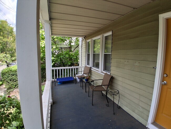 Porche delantero - 261 View St