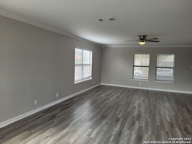 Building Photo - 5026 Pine Lake Dr