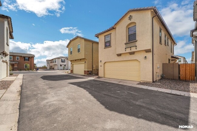 Building Photo - 1218 W Sparrow Dr