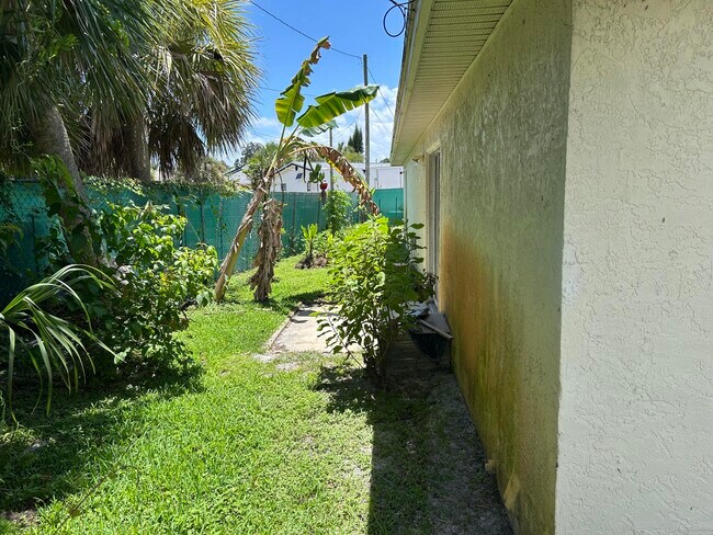 Foto del edificio - 806 NW 1st St