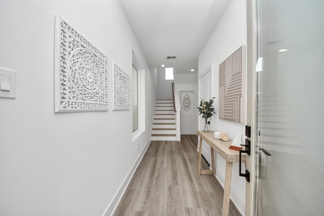 Foto del edificio - 8320 Brecha Ln