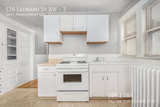 Foto del edificio - 526 Leonard St NW
