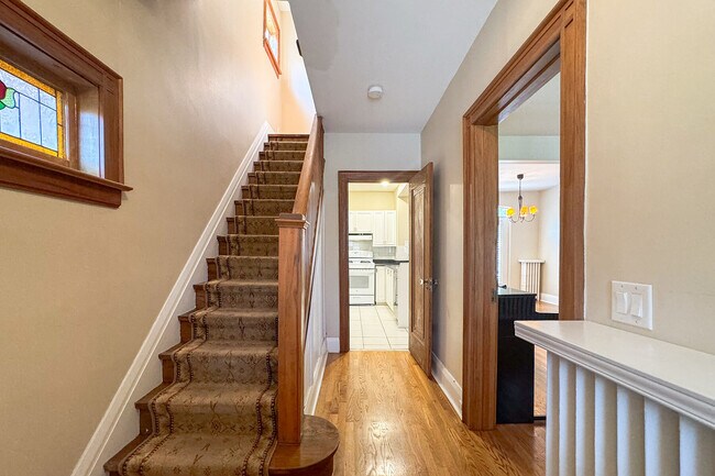 Photo du bâtiment - 48 Lawrence Ave W