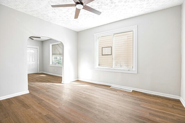 Building Photo - 3240 W 56th St