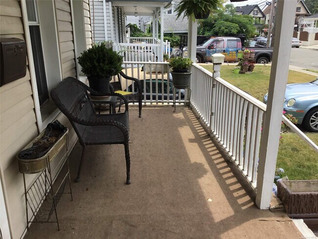 Foto del edificio - 23-20 Healy Ave