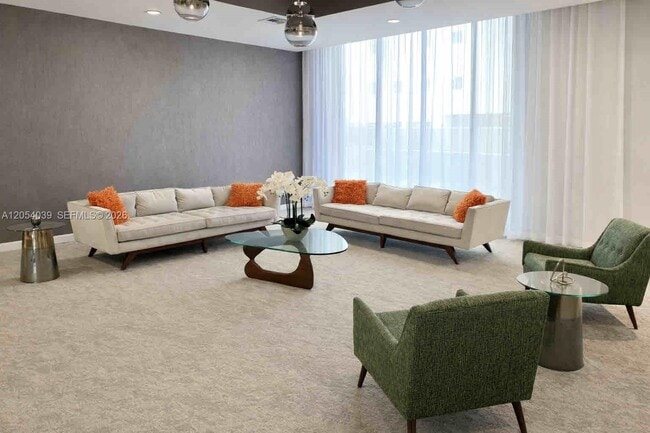 Foto del edificio - 9225 Collins Ave