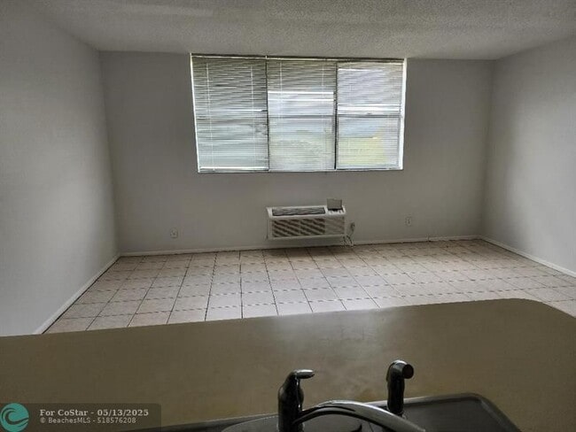 Building Photo - 2501 Riverside Dr