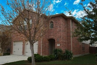 Building Photo - 1801 Willard Dr