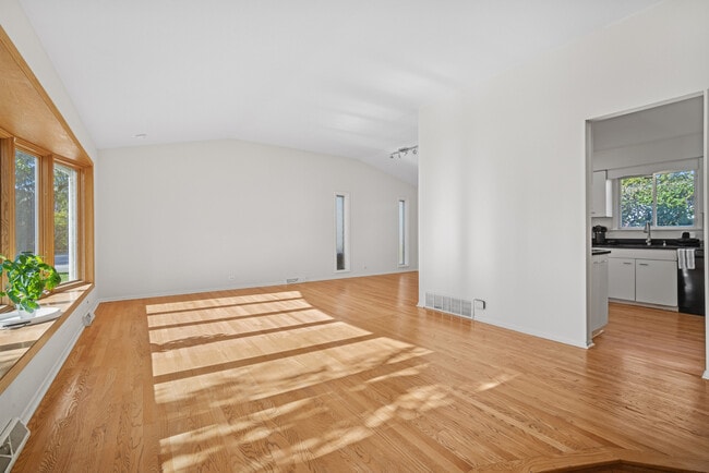 Building Photo - 1037 Heatherfield Ln