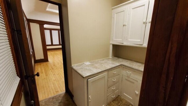 Foto del edificio - Remodeled Spacious Two Bedroom Lower Duplex!