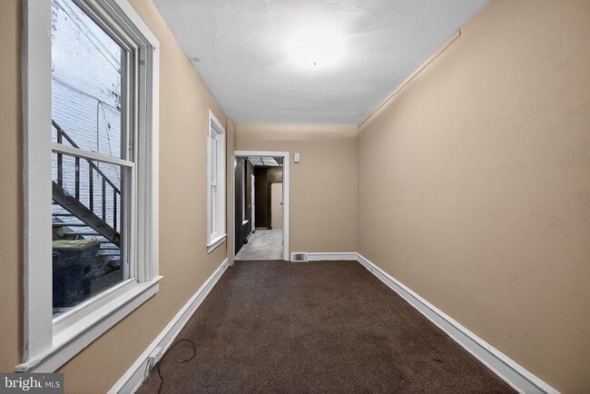 Building Photo - 827 N 10th St