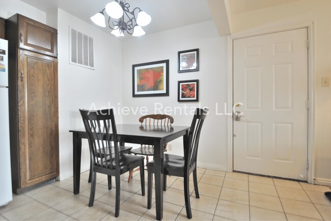 Foto del edificio - 240 E 400 N