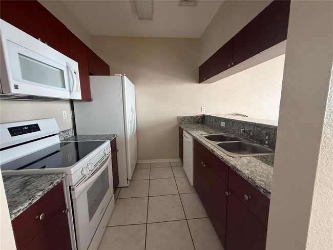 Building Photo - 2002 E 5th Ave