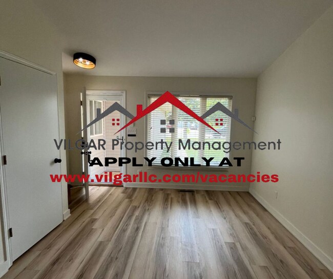 Foto del edificio - Step into sophisticated comfort with this ...