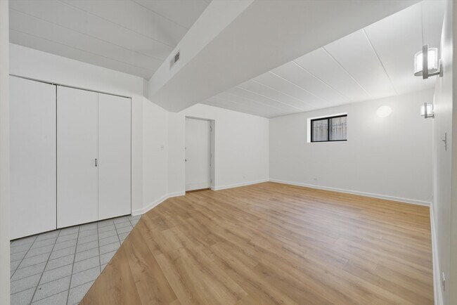 Foto del edificio - 4537 N Greenview Ave