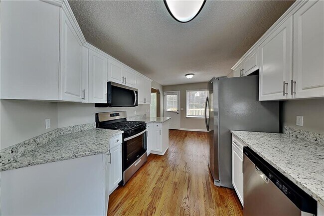 Foto del edificio - 411 Saddle Brooke Dr