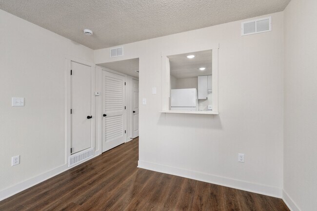 Foto del edificio - 215 S Blankenship Rd