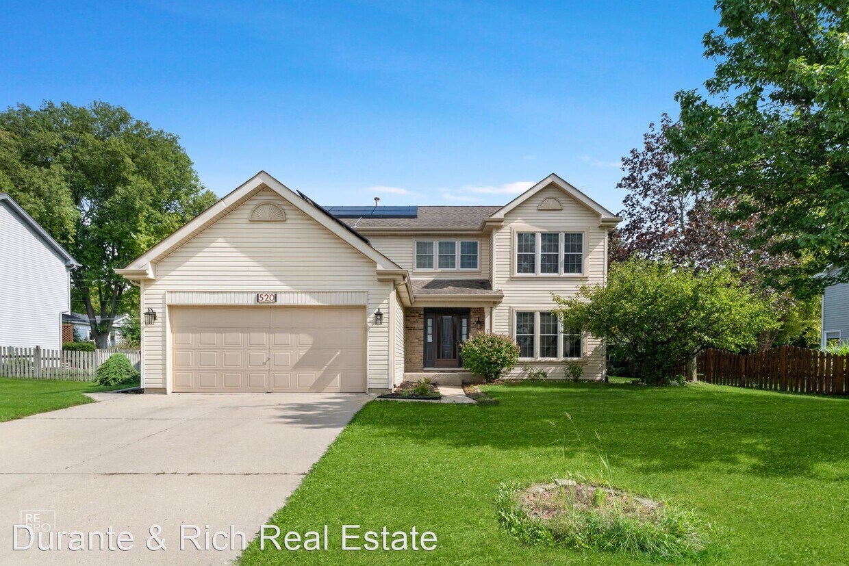 Primary Photo - 4 br, 2.5 bath House - 520 Old Country Way