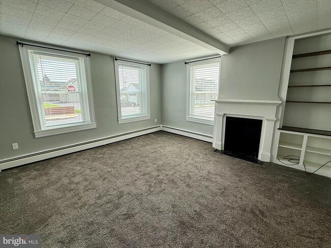 Building Photo - 136 E Madison St