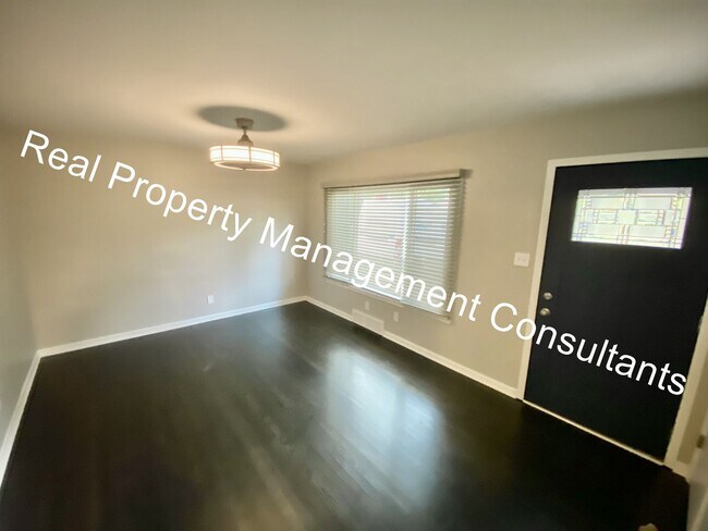 Building Photo - 3 Bedroom Home in Prairie Village