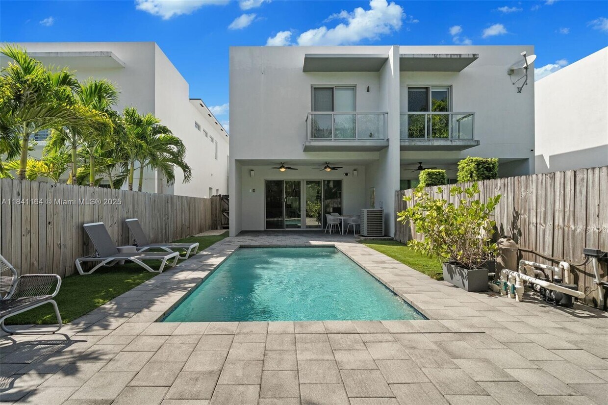 Foto principal - 3567 SW 1st Ave