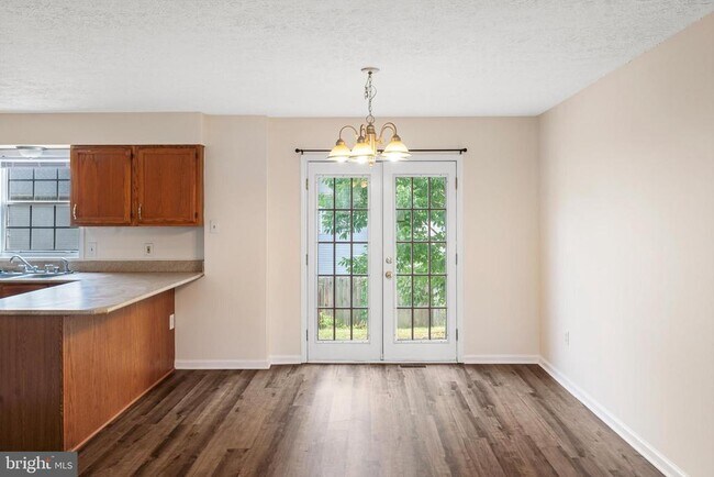 Building Photo - 206 Emily Ln