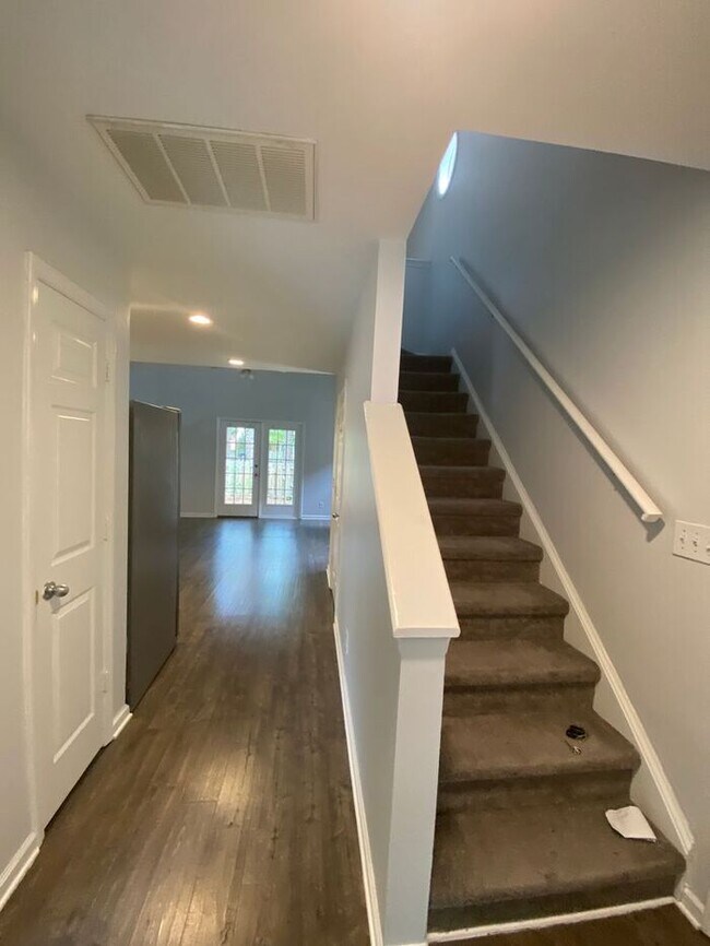 Foto del edificio - Village Square Off Market St/Kerr Ave 3BR,...