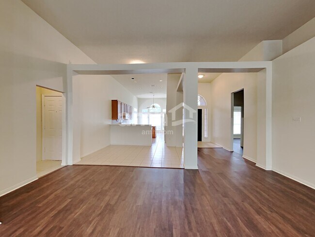 Foto del edificio - 534 Starkstone Ct