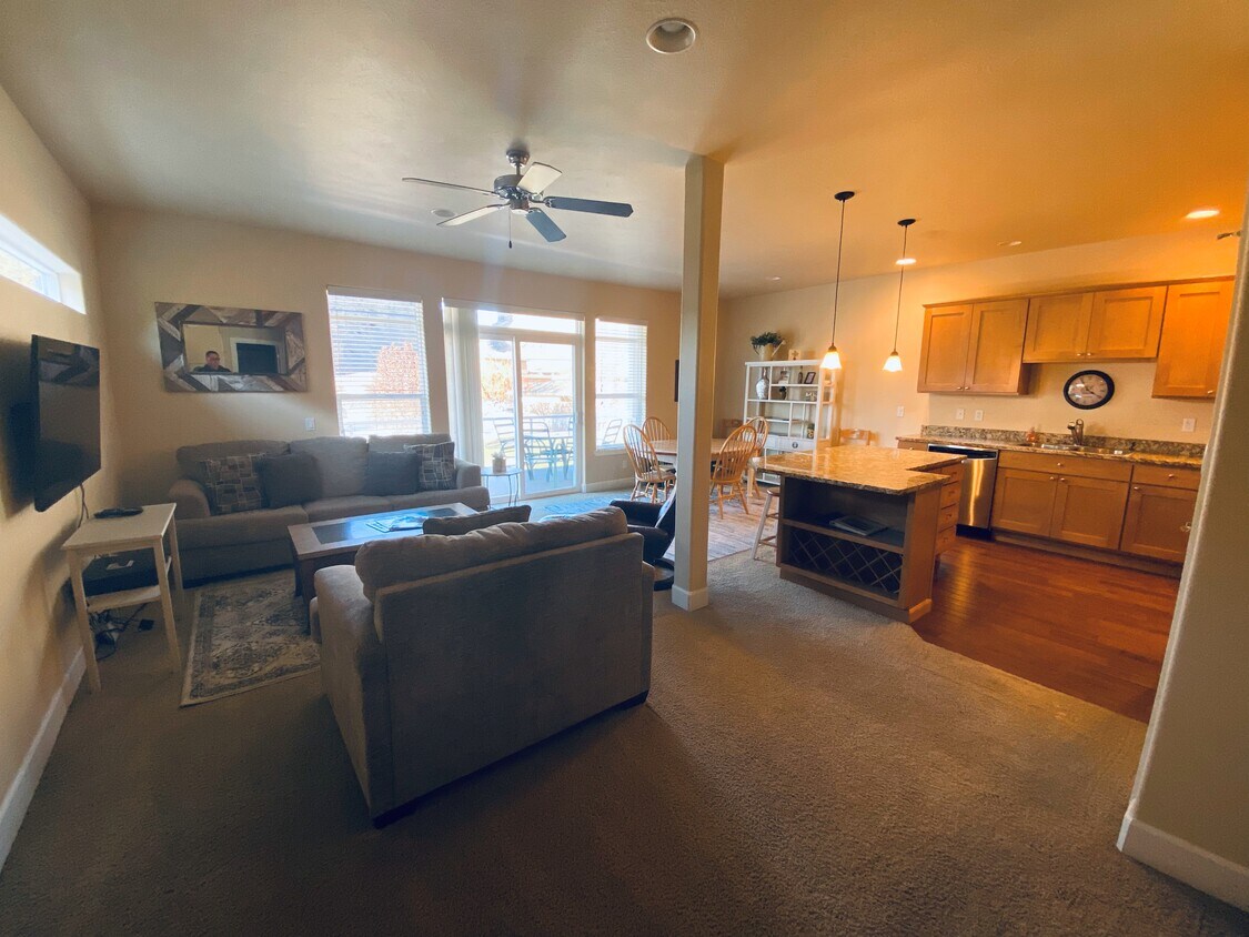 Primary Photo - 9281 Canyon Dr NW