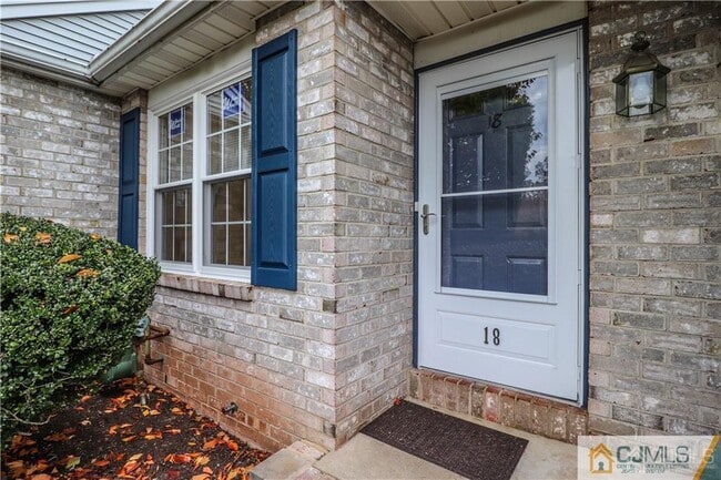 Building Photo - 18 Snowflake Ln