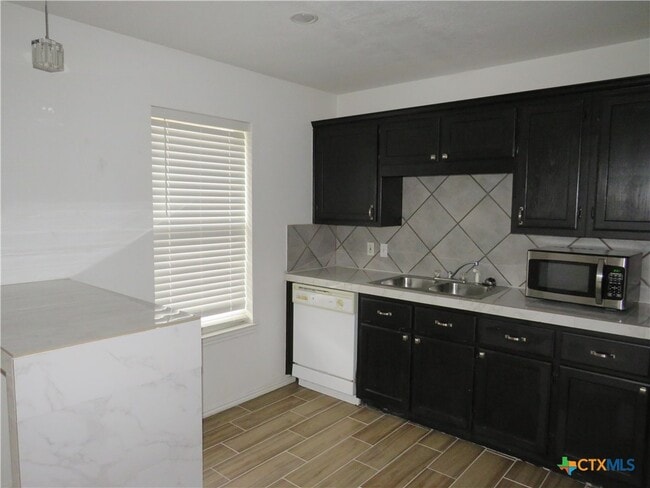 Building Photo - 4608 Bowles Dr