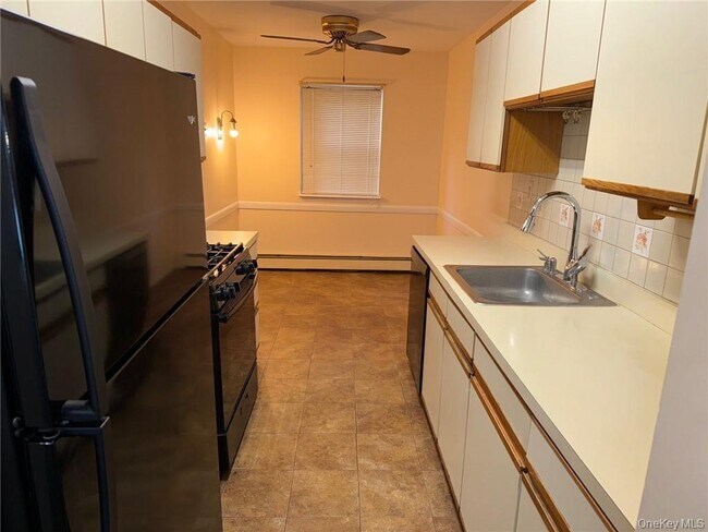 Foto del edificio - 100 Hillside Dr