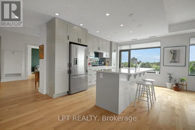 Building Photo - 60 Springhurst Ave