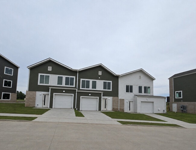Building Photo - Tallgrass Apartments