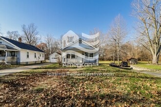 Building Photo - 1824 Winona Dr