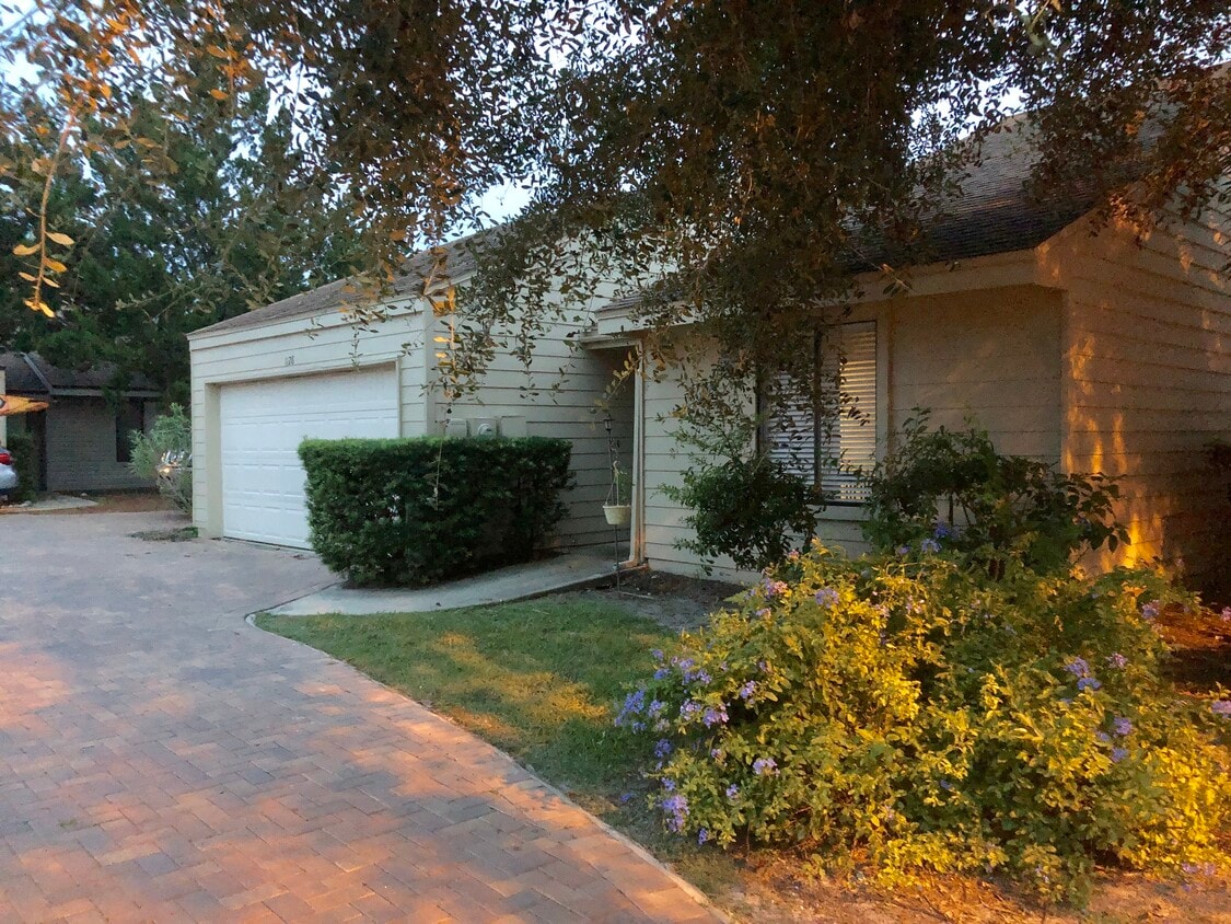 Lovely community of Park Green - 1128 Park Green Pl