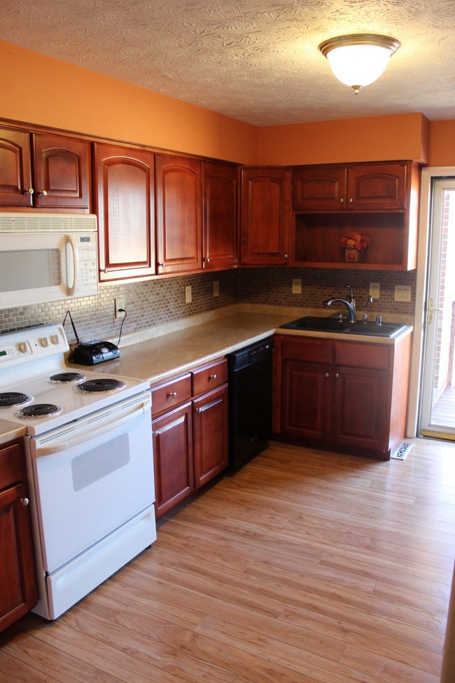 Building Photo - Southern Hills Duplex