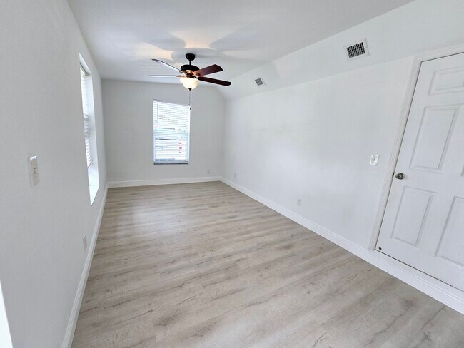 Foto del edificio - 1420 SW 3rd Ter