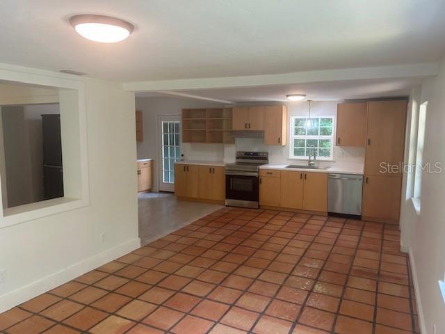 Building Photo - 930 NE 12th Ave