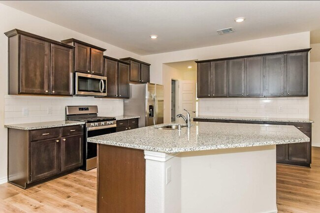Foto del edificio - 7417 Alfriston Pl
