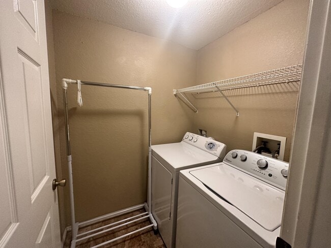 Building Photo - 823 Camargo Way