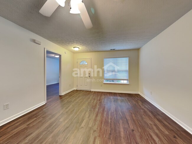 Foto del edificio - 3104 Forrestal Dr