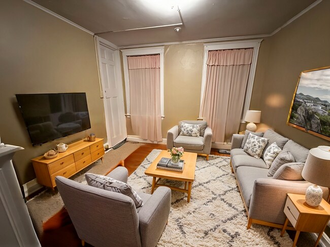 Building Photo - 60 Egmont St