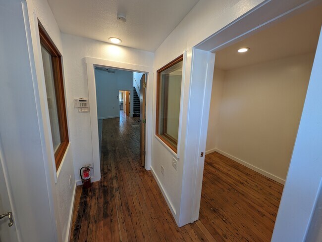 Building Photo - 5407 Bancroft Ave