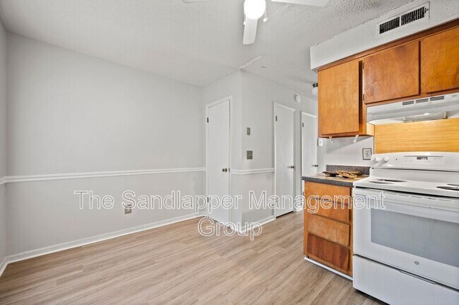 Foto del edificio - 3616 Peppertree Ln