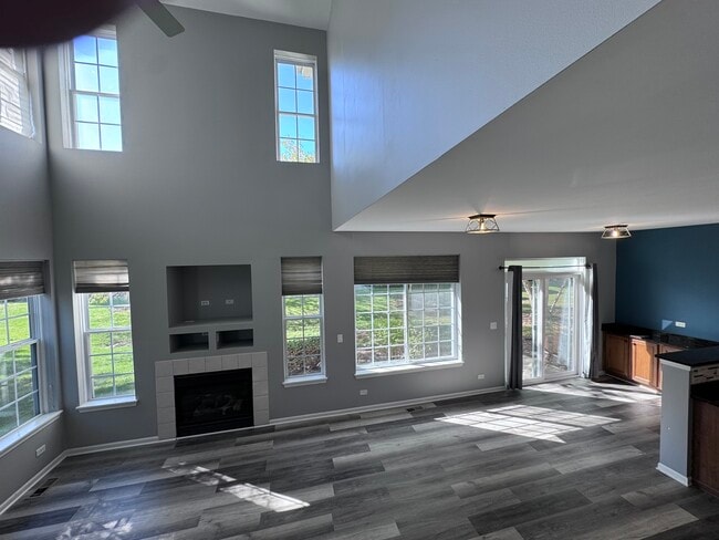 Building Photo - 2341 Claremont Ln
