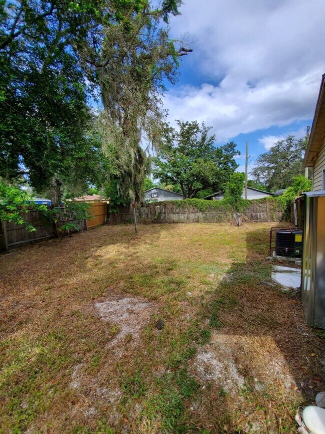 Foto del edificio - Sulphur Springs- 3/1 with Fenced Yard