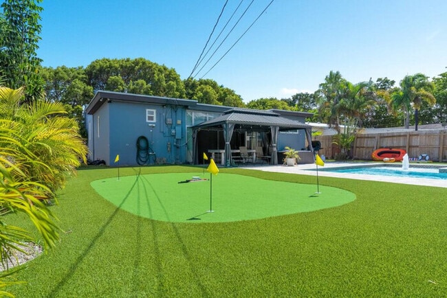 Building Photo - Wiley's Paradise - 3BR/2BA + Office & Heat...
