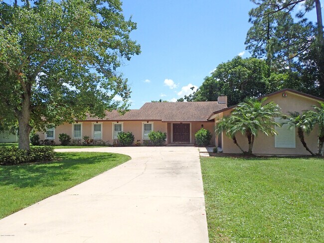 Foto del edificio - 525 Hidden Creek Dr
