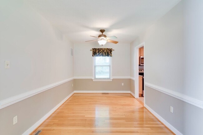 Foto del edificio - 8406 Holly Hill Rd